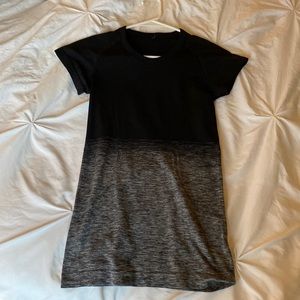 Lululemon ombré t-shirt in size 4